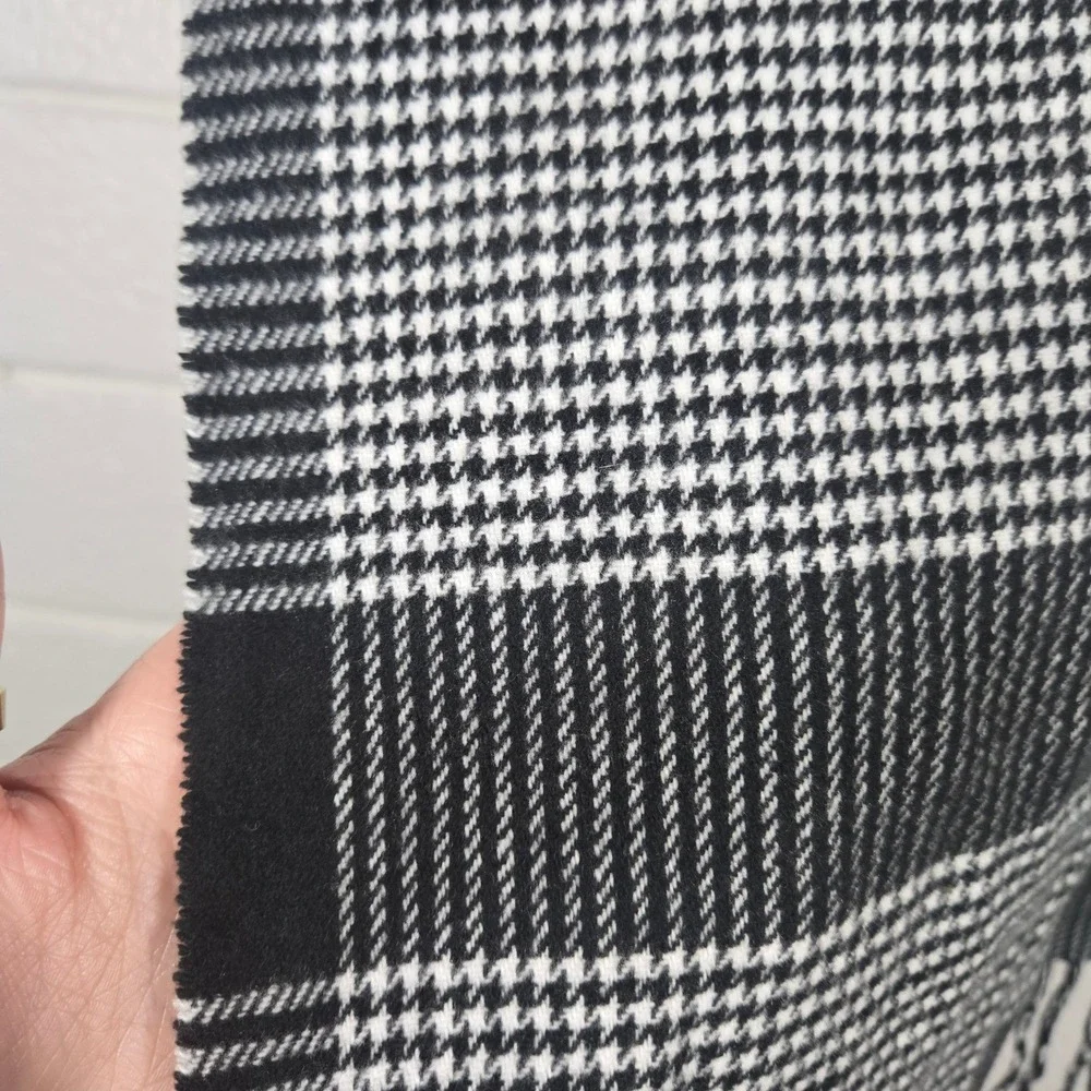 Vtg Houndstooth Plaid Scarf Fringe‎ Winter Classic Cashmere Feel Wool 13x68